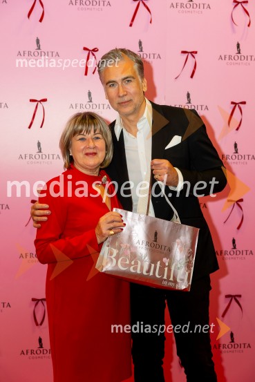  Danica Zorin Mijošek,  lastnica in direktorica, Kozmetika Afrodita;  Jan Plestenjak, pevecAfroditina predstavitev novosti za slovenske vplivneže