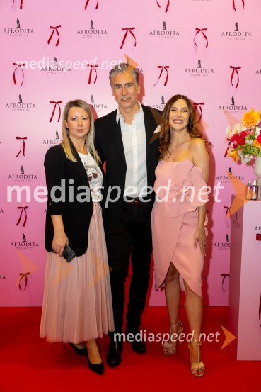  Martina  Dalić, predsednica uprave Podravka;  Jan Plestenjak, pevec;  Ula  Furlan, igralka, voditeljicaAfroditina predstavitev novosti za slovenske vplivneže