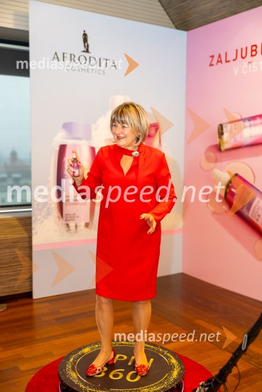  Danica Zorin Mijošek,  lastnica in direktorica, Kozmetika AfroditaAfroditina predstavitev novosti za slovenske vplivneže