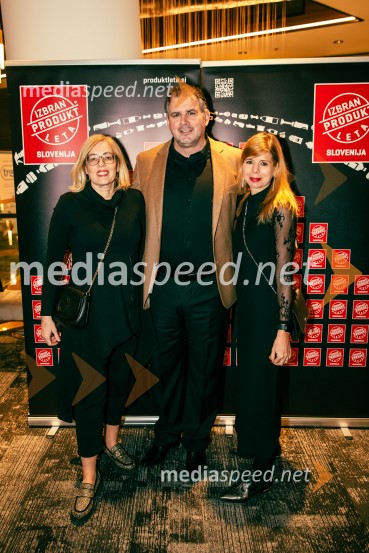  Ariana Nina Error, direktorica, Marketing Magazin;  Gregor  Dolenc, direktor podjetja POY Adria;  Simona Kruhar Gaberšček, urednica, Marketing MagazinIzbran produkt leta 2025, podelitev priznanj