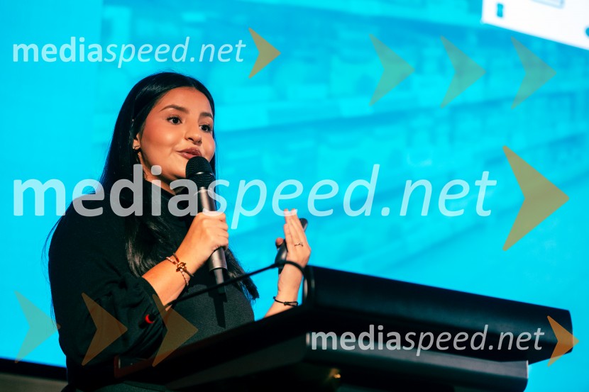  Farah  Driouich, strokovnjakinja digitalnega marketingaIzbran produkt leta 2025, podelitev priznanj