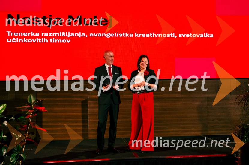  Peter Poles, televizijski voditelj;  Nastja Mulej, certificirana trenerka de Bonovih metodIzbran produkt leta 2025, podelitev priznanj