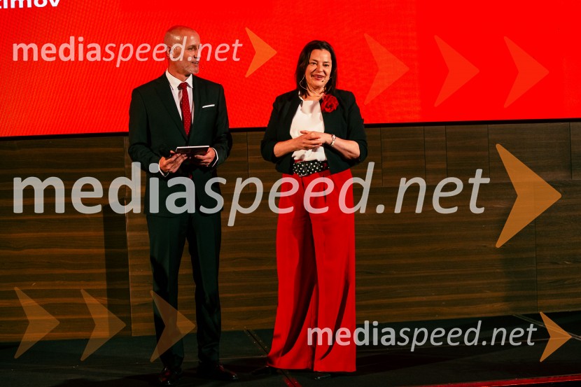  Peter Poles, televizijski voditelj;  Nastja Mulej, certificirana trenerka de Bonovih metodIzbran produkt leta 2025, podelitev priznanj