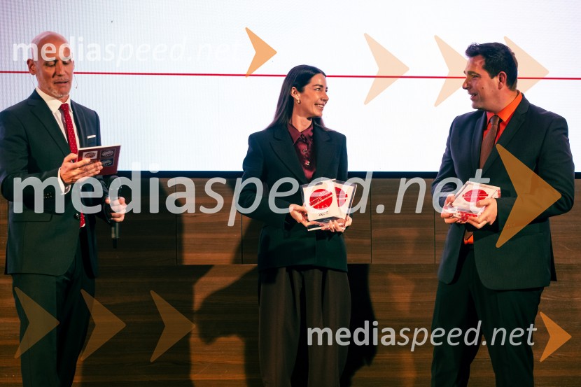  Peter Poles, televizijski voditelj;  Natalija Pagon, vodja marketinga Eurospin Eko;  ... Izbran produkt leta 2025, podelitev priznanj