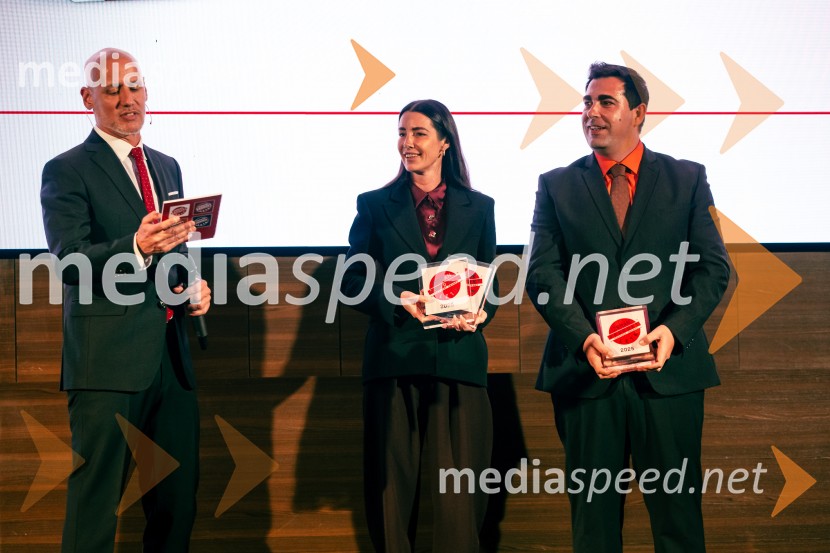  Peter Poles, televizijski voditelj;  Natalija Pagon, vodja marketinga Eurospin Eko;  Jure  Kumljanc, specialist za digitalni marketing in dogodke, Eurospin eko d.o.o.Izbran produkt leta 2025, podelitev priznanj