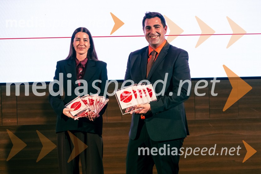  Natalija Pagon, vodja marketinga Eurospin Eko;  Jure  Kumljanc, specialist za digitalni marketing in dogodke, Eurospin eko d.o.o.Izbran produkt leta 2025, podelitev priznanj