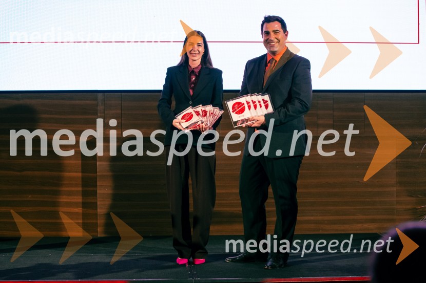  Natalija Pagon, vodja marketinga Eurospin Eko;  Jure  Kumljanc, specialist za digitalni marketing in dogodke, Eurospin eko d.o.o.Izbran produkt leta 2025, podelitev priznanj