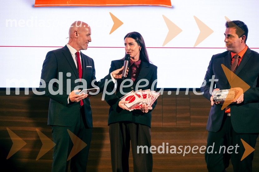  Peter Poles, televizijski voditelj;  Natalija Pagon, vodja marketinga Eurospin Eko;  Jure  Kumljanc, specialist za digitalni marketing in dogodke, Eurospin eko d.o.o.Izbran produkt leta 2025, podelitev priznanj