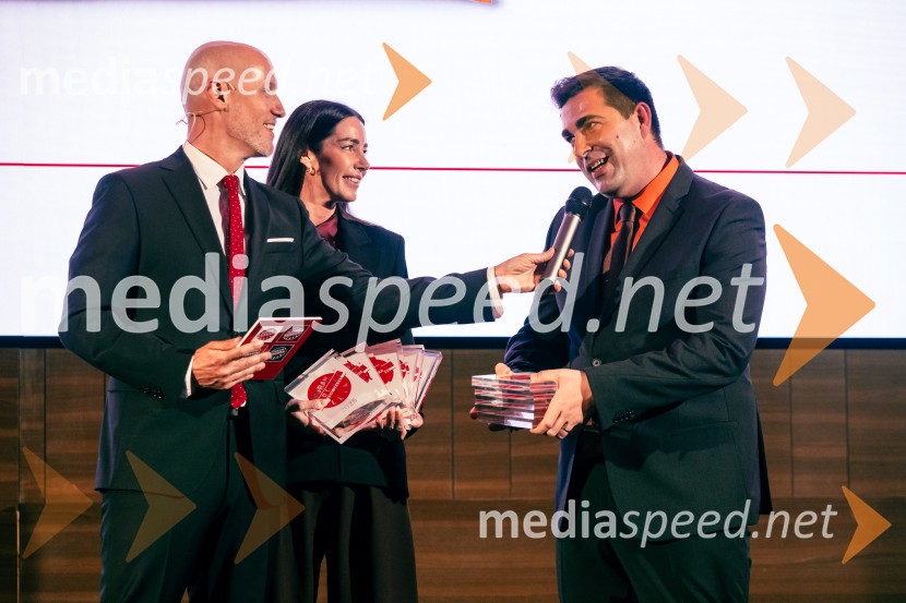  Peter Poles, televizijski voditelj;  Natalija Pagon, vodja marketinga Eurospin Eko;  Jure  Kumljanc, specialist za digitalni marketing in dogodke, Eurospin eko d.o.o.Izbran produkt leta 2025, podelitev priznanj