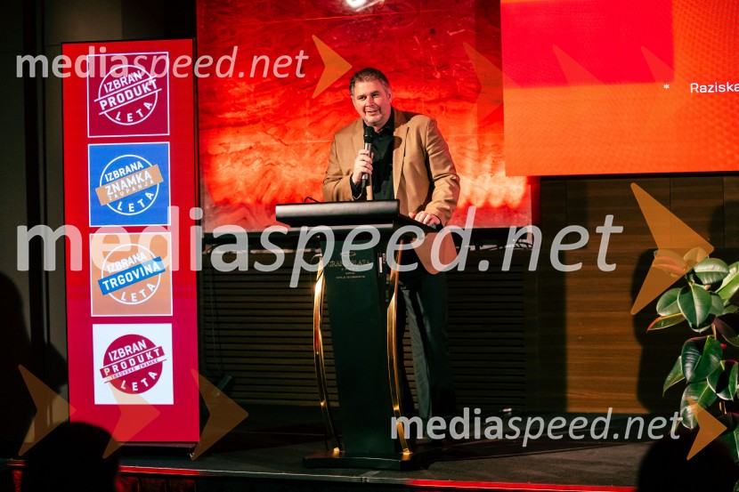  Gregor  Dolenc, direktor podjetja POY AdriaIzbran produkt leta 2025, podelitev priznanj