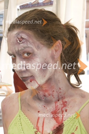 Anja Vrdlovec, PR festivala,  Zombie walk na Grossmannovem festivaluGrossmannov festival filma in vina, zaključek