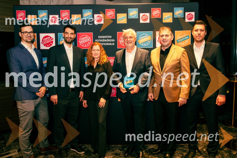  Milan Kuster, I-vent d.o.o.;  Gregor  Dolenc, direktor podjetja POY AdriaIzbran produkt leta 2025, podelitev priznanj