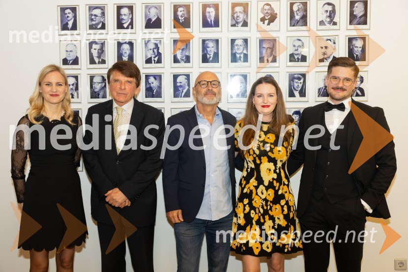  Katarina Mervič, Odvetniška pisarna Senica & partnerji, d.o.o;  Peter Grašek, član uprave Fundacije Parus;  Franci Novak, Antikvitete Novak d.o.o;  Maruša Senica, Odvetniška pisarna Senica & partnerji, d.o.o;  Matija Urankar, Odvetniška pisarna Senica & partnerji, d.o.oSrečanje Alumni kluba Fundacije Parus 2025