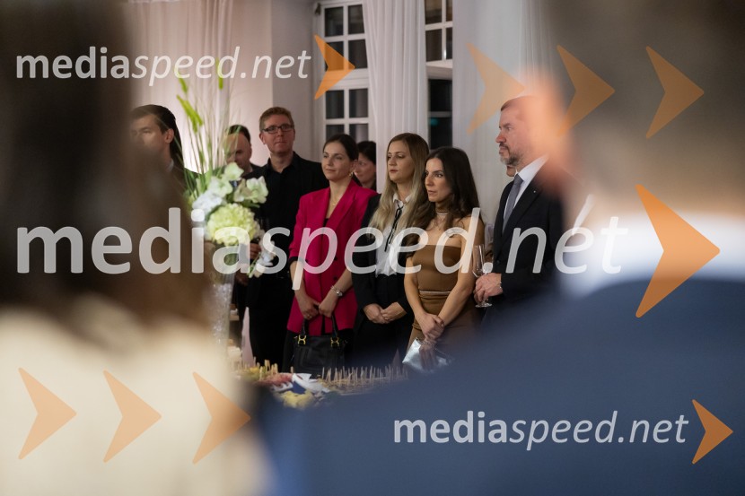  Tomaž Brcar, nekdanji štipendist Fundacije Parus;  Eva Škufca, nekdanja štipendistka Fundacije Parus;  Eva Rop, Odvetniška pisarna Senica & partnerji, d.o.o;  Katja Batagelj, vodja pravne služba v podjetju Postonjska jama d.d.Srečanje Alumni kluba Fundacije Parus 2025