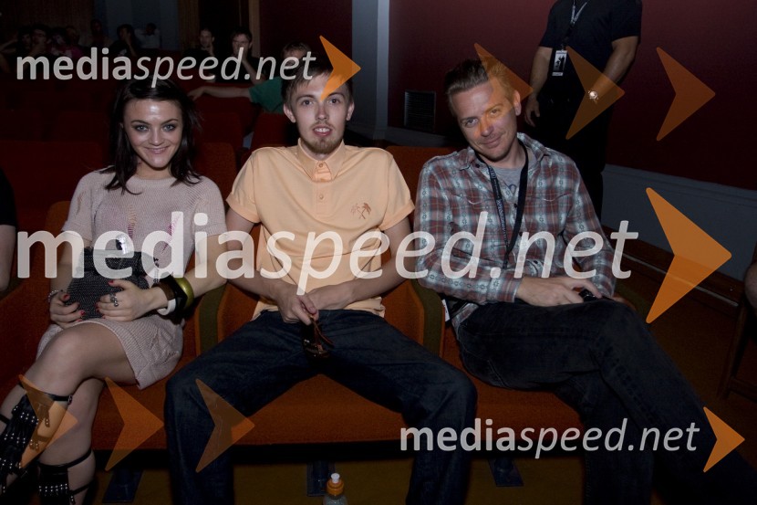 Finn Atkins, igralka, njen fant Adam in Trent Haaga, igralec, producentGrossmannov festival filma in vina, zaključek