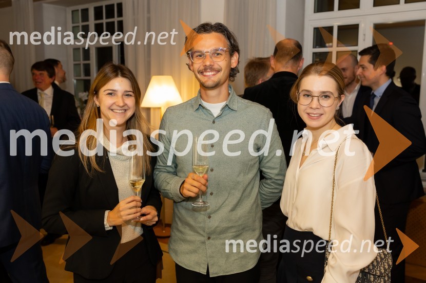  Tadeja Urbas, štipendistka Fundacije Parus, The Graduate Institute, Geneva;  Tilen Zonta, štipendist Fundacije Parus, Queen Mary, University of London;  Hana Šerbec, štipendistka Fundacije Parus, University of CambridgeSrečanje Alumni kluba Fundacije Parus 2025