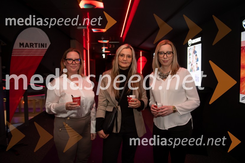  Mila Bezjak, igralka;  Duška  Žolger, Pepermint PR;  Ksenija Arzenšek, pomočnica direktorja MARIBOXBridget Jones: Nora na fanta v kinu Maribox