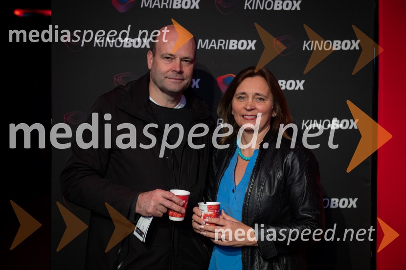  Jure Fišer, direktor Surovine; prof. dr. Suzana  Žilič Fišer , predstojnica Inštituta za medijske komunikacije na FERIBridget Jones: Nora na fanta v kinu Maribox