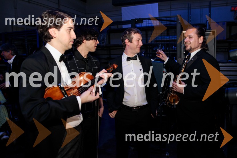  Matija Krečič, violinist in skadatelj, Momento Cigano;  Jan Jarni, glasbenik, skupina Magnifico;  Jan Gregorka, glasbenik, skupina Magnifico;  Matej Kužel, glasbenik, Momento CiganoMagnifico koncert