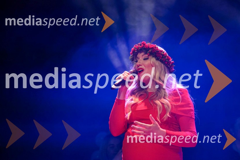  Tjaša Hrovat Steklasa, pevkaUroš in Tjaša Steklasa zaključila turnejo Babyshower