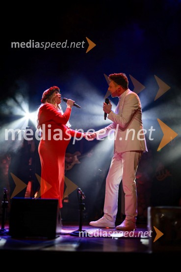  Tjaša Hrovat Steklasa, pevka;  Uroš Steklasa, glasbenikUroš in Tjaša Steklasa zaključila turnejo Babyshower