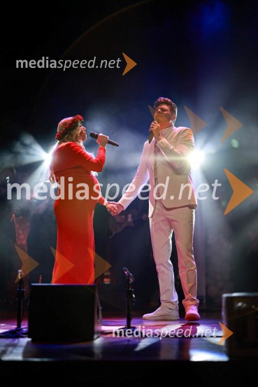  Tjaša Hrovat Steklasa, pevka;  Uroš Steklasa, glasbenikUroš in Tjaša Steklasa zaključila turnejo Babyshower