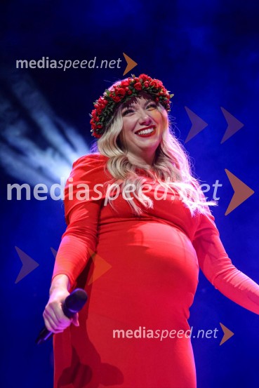  Tjaša Hrovat Steklasa, pevkaUroš in Tjaša Steklasa zaključila turnejo Babyshower
