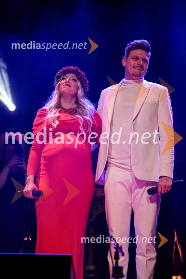  Tjaša Hrovat Steklasa, pevka;  Uroš Steklasa, glasbenikUroš in Tjaša Steklasa zaključila turnejo Babyshower