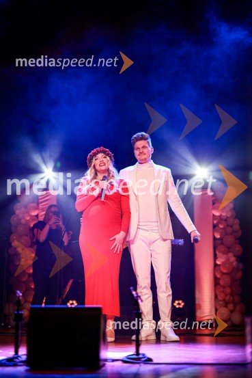  Tjaša Hrovat Steklasa, pevka;  Uroš Steklasa, glasbenikUroš in Tjaša Steklasa zaključila turnejo Babyshower