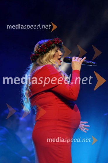  Tjaša Hrovat Steklasa, pevkaUroš in Tjaša Steklasa zaključila turnejo Babyshower