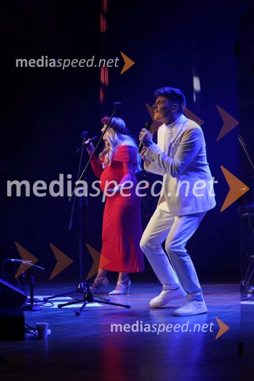  Tjaša Hrovat Steklasa, pevka;  Uroš Steklasa, glasbenikUroš in Tjaša Steklasa zaključila turnejo Babyshower