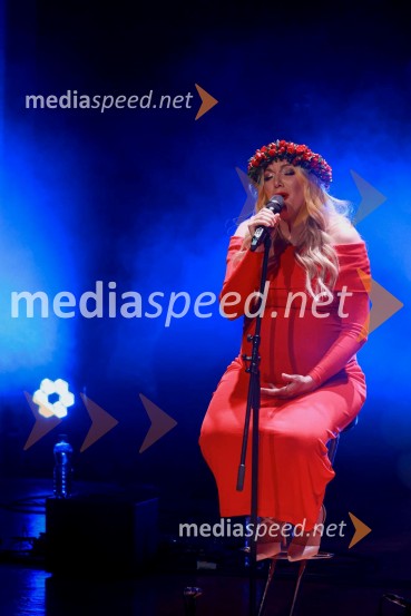  Tjaša Hrovat Steklasa, pevkaUroš in Tjaša Steklasa zaključila turnejo Babyshower