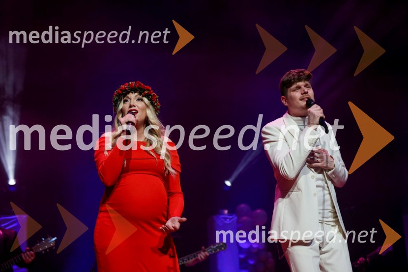  Tjaša Hrovat Steklasa, pevka;  Uroš Steklasa, glasbenikUroš in Tjaša Steklasa zaključila turnejo Babyshower