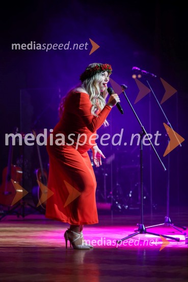  Tjaša Hrovat Steklasa, pevkaUroš in Tjaša Steklasa zaključila turnejo Babyshower