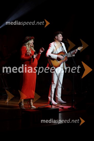  Tjaša Hrovat Steklasa, pevka;  Uroš Steklasa, glasbenikUroš in Tjaša Steklasa zaključila turnejo Babyshower