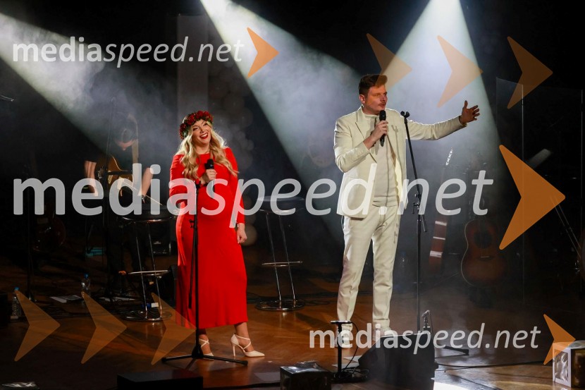  Tjaša Hrovat Steklasa, pevka;  Uroš Steklasa, glasbenikUroš in Tjaša Steklasa zaključila turnejo Babyshower