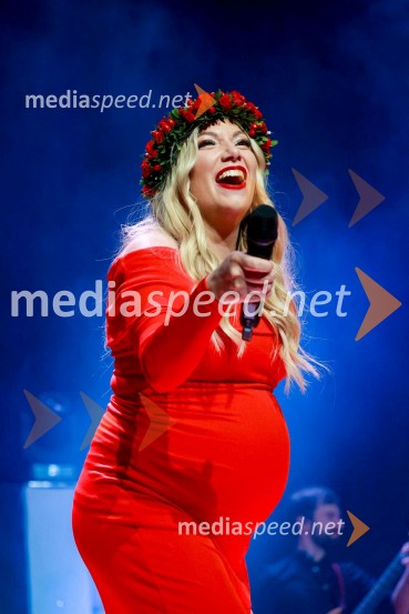  Tjaša Hrovat Steklasa, pevkaUroš in Tjaša Steklasa zaključila turnejo Babyshower