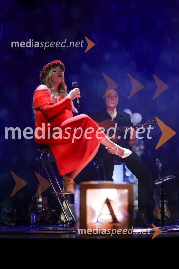  Tjaša Hrovat Steklasa, pevkaUroš in Tjaša Steklasa zaključila turnejo Babyshower