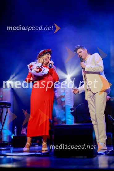  Tjaša Hrovat Steklasa, pevka;  Uroš Steklasa, glasbenikUroš in Tjaša Steklasa zaključila turnejo Babyshower