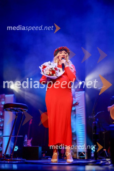  Tjaša Hrovat Steklasa, pevkaUroš in Tjaša Steklasa zaključila turnejo Babyshower