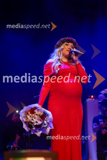  Tjaša Hrovat Steklasa, pevkaUroš in Tjaša Steklasa zaključila turnejo Babyshower