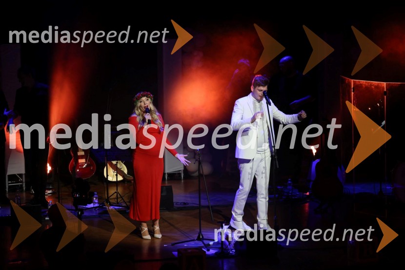  Tjaša Hrovat Steklasa, pevka;  Uroš Steklasa, glasbenikUroš in Tjaša Steklasa zaključila turnejo Babyshower