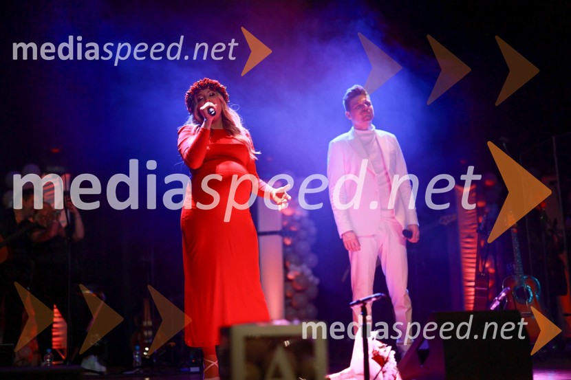  Tjaša Hrovat Steklasa, pevka;  Uroš Steklasa, glasbenikUroš in Tjaša Steklasa zaključila turnejo Babyshower