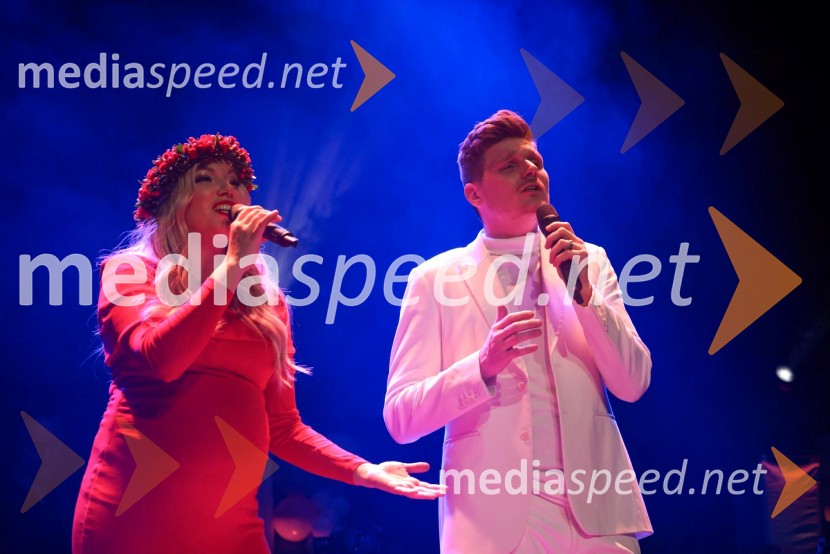  Tjaša Hrovat Steklasa, pevka;  Uroš Steklasa, glasbenikUroš in Tjaša Steklasa zaključila turnejo Babyshower