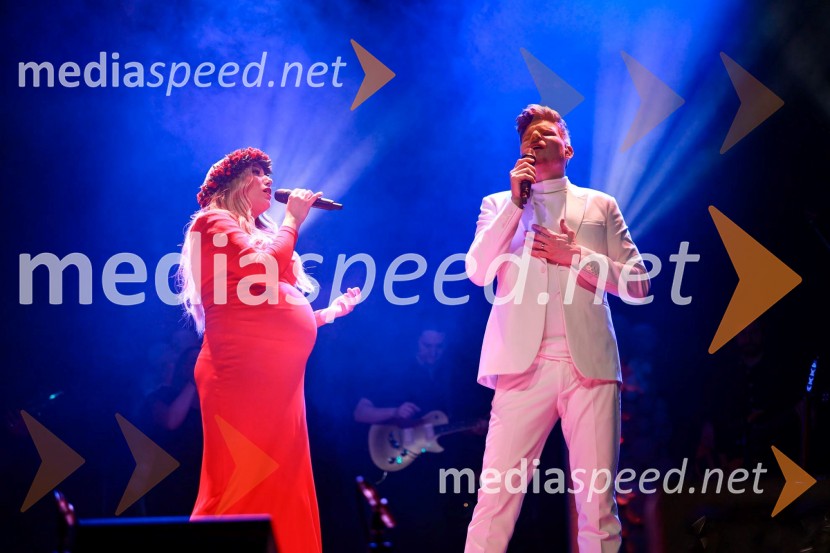  Tjaša Hrovat Steklasa, pevka;  Uroš Steklasa, glasbenikUroš in Tjaša Steklasa zaključila turnejo Babyshower