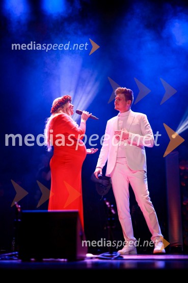  Tjaša Hrovat Steklasa, pevka;  Uroš Steklasa, glasbenikUroš in Tjaša Steklasa zaključila turnejo Babyshower