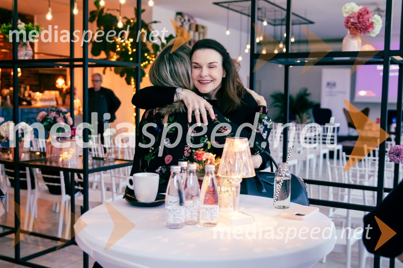 Čaj z razlogom: Reševanje kadrovske sestavljanke v Sloveniji