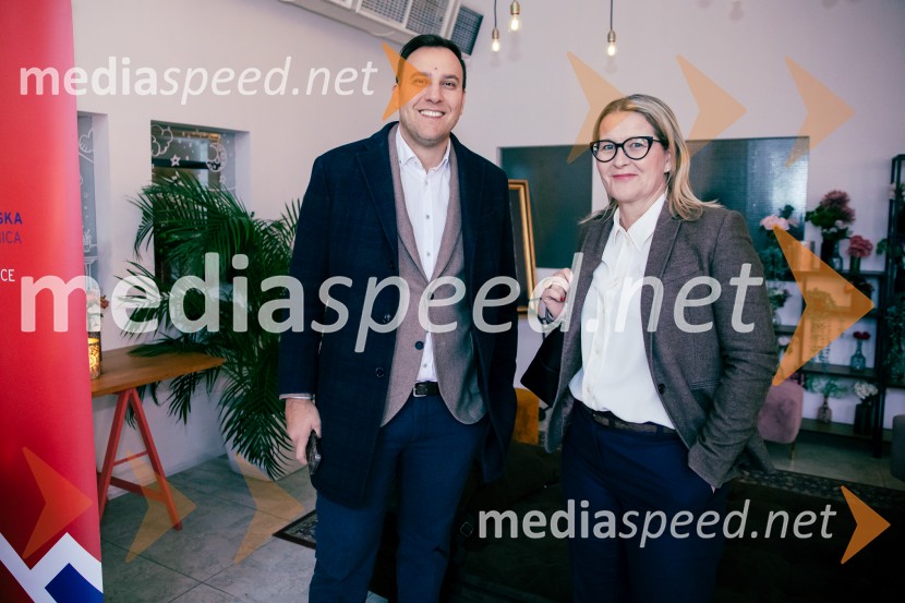 Čaj z razlogom: Reševanje kadrovske sestavljanke v Sloveniji