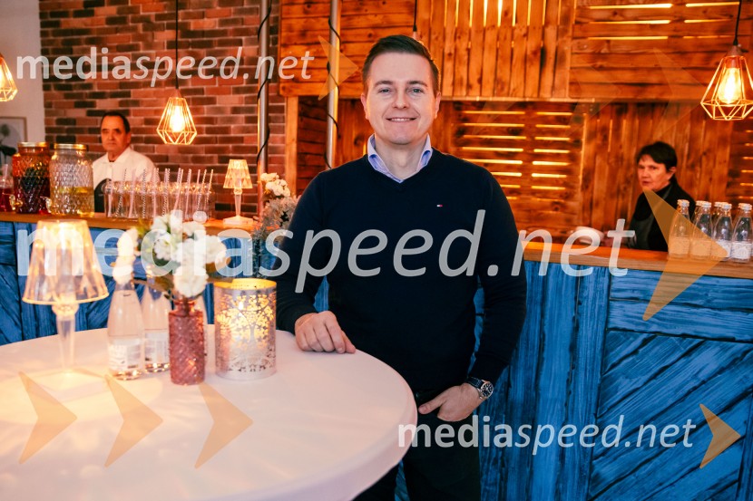 Čaj z razlogom: Reševanje kadrovske sestavljanke v Sloveniji