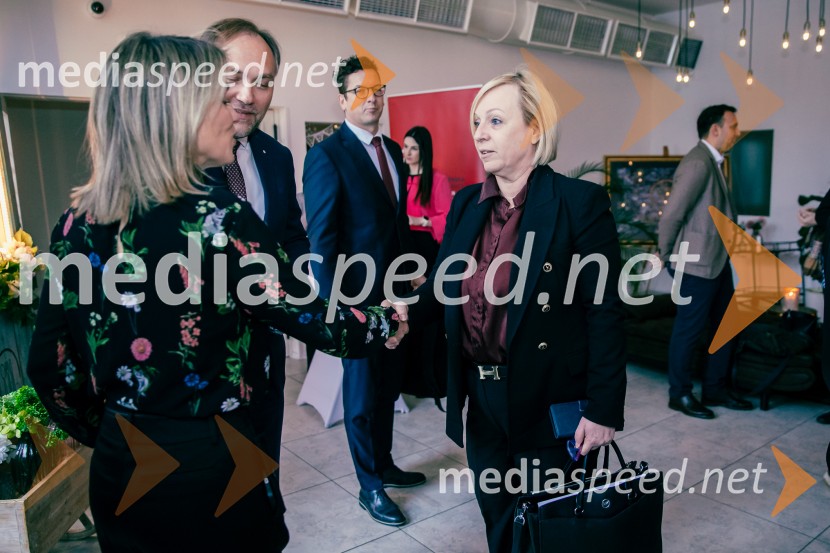 Čaj z razlogom: Reševanje kadrovske sestavljanke v Sloveniji